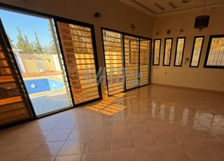 Villa moderne avec piscine en location