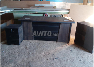 bureau comptoir et armoire table de réunion  à 