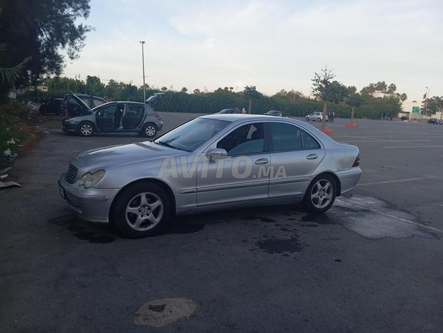 Mercedes-Benz 220 Diesel Automatique 2001 à Salé