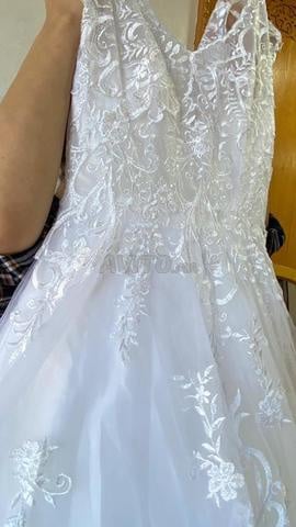 Robe de mariée et Bouquet de fleurs - 2