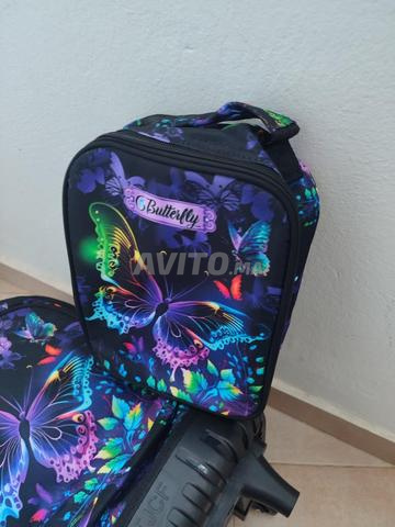 Cartable à roulettes pour avec panier et trousse 
