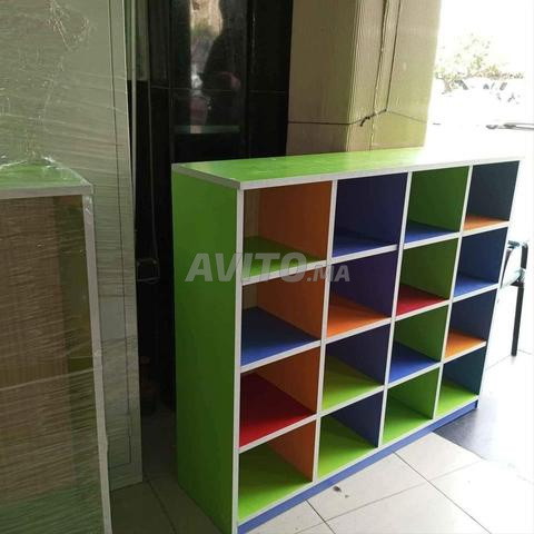 les chaises et table pour le  maternelle