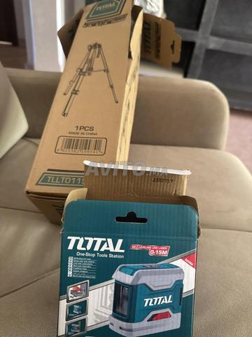 Niveau laser auto nivellant avec son support 