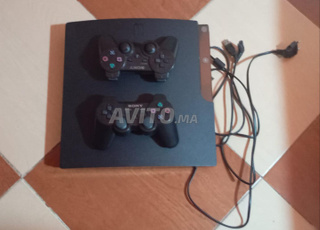 Playstation 3 fat à vendre 6 jeux 2 manettes