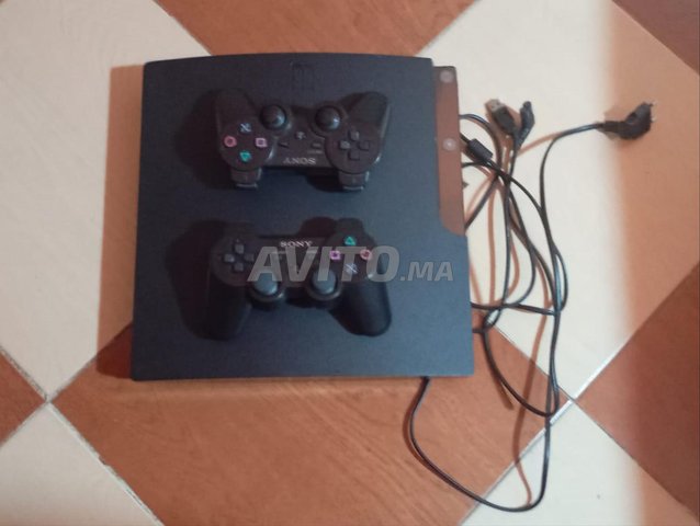 Playstation 3 fat à vendre 6 jeux 2 manettes