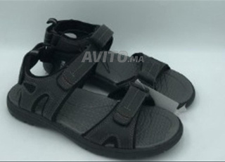 صندل رجالي خفيف ومريح من Khombu شبه جديد