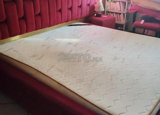 Un lit en bon état 2*1.80 