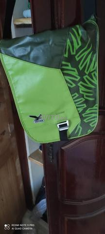 حقيبة جميل باقي جديد او لي بغاه يتواصل معنا 