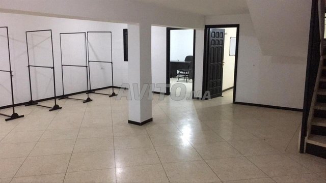 Cave à louer pour Stock