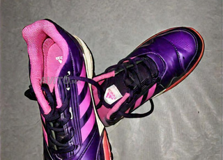 حذاء Adidas البنفسجي🪻 باطلالة عصرية بتمن مناسب ،