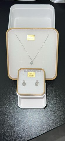 Boucles d oreilles  en or blanc et diamants 