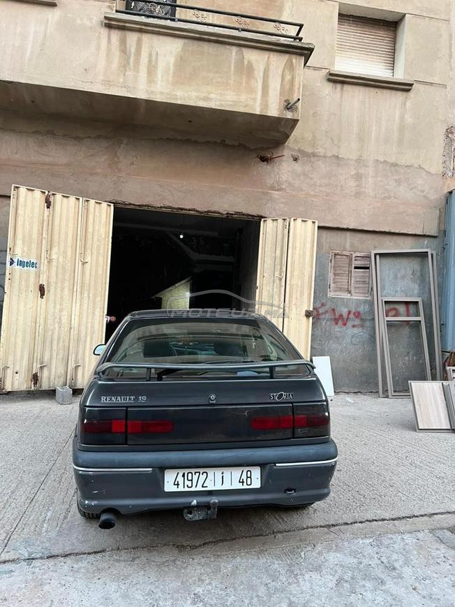 Renault  storia 