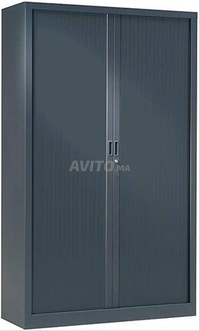 les armoire métallique des 2 porte rédeaux