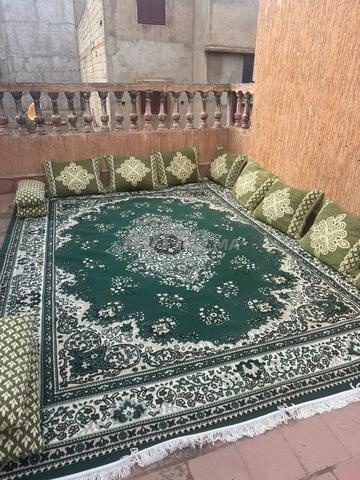 Tapis de salon marocain et 2 tapis en excellent état à vendre