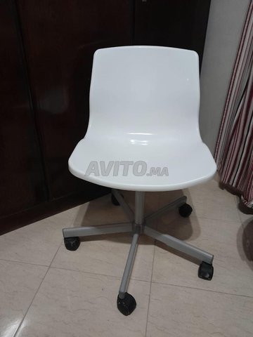 chaise blanche pour enfant 