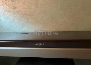 Piano Yamaha Arius en très bon état à vendre 