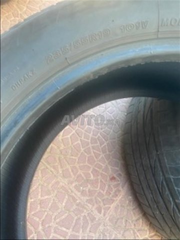 2 pneus 235/55/19   BRIDGESTONE en bon état