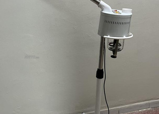 معدات صالون تجميل/حلاقة للبيع بحالة ممتازة