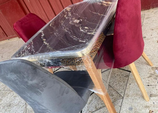 Table à manger dans toutes les couleurs