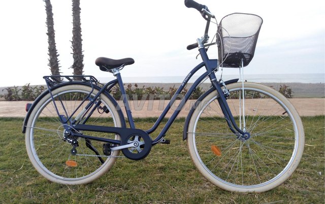 Vélo Elops 520 en Excellent état  et CADEAUX 