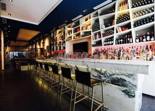 بيع محل بمساحة 403 متر مربع في الدار البيضاء