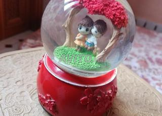 snow globe كرة ثلجية بموسيقى 
