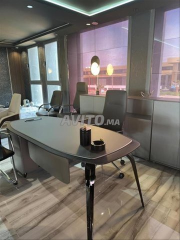 Mobilier de bureau moderne et ergonomique
