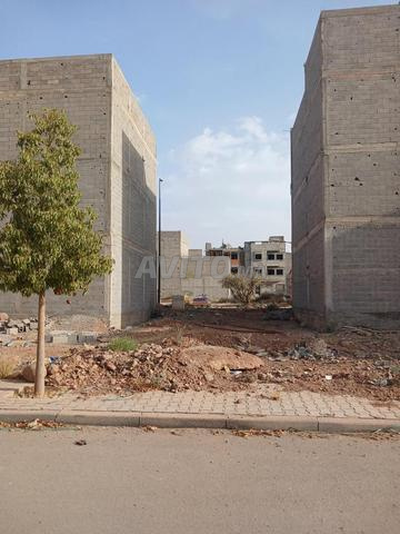 بقعة أرض للبيع 90 مترًا على طريق أوريكا