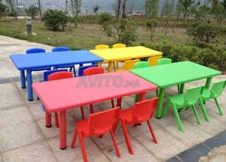 tables et chaises en plastique  pour les enfants 
