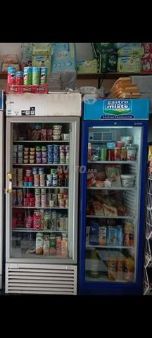 إثنين ثلاجات و سلات  وإثنين شي اريوس في حالة جيدة