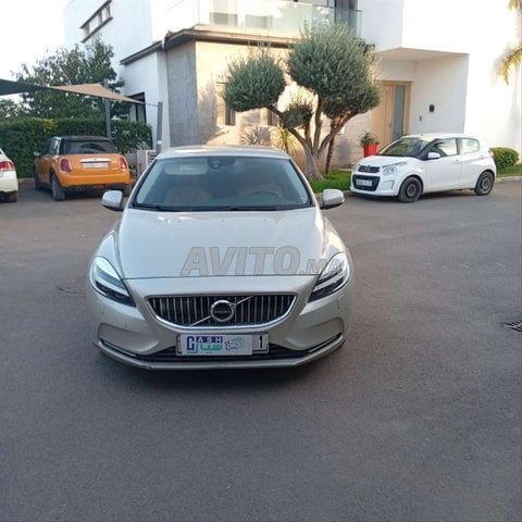 Volvo V40 Diesel Automatique 2019 à Rabat