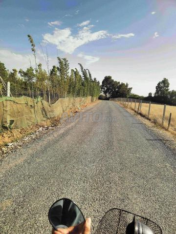 بقعة ارضية 180 متر على بعد دقائق من سلا والعرجات 