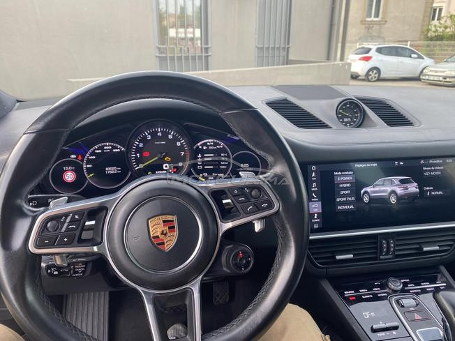 Porsche Cayenne hybride rechargeable 462 CV