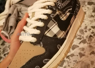 Nike dunk collab Travis scott 