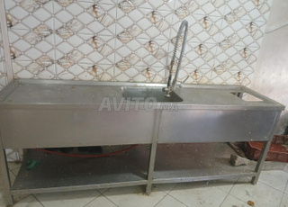 table inox avec robinet