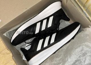 Chaussure ADIDAS neuf jamais utilisé