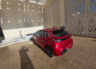 سيارة بيجو 208 نقية بزااف لي بغاها اتواصل معي 