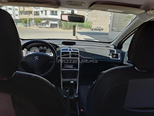 une voiture Peugeot 