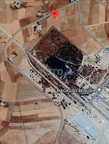 خمسة الخدامة على الطريق الرابطة بين حطان وبوجنيبة 