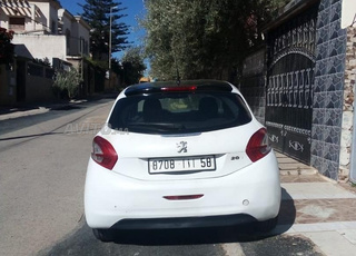 Peugeot 208 Diesel Manuelle 2014 à Settat