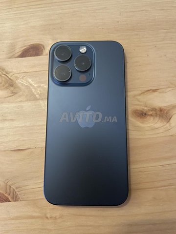 iPhone 15 Pro 256GB Bleu Titanium très bon état