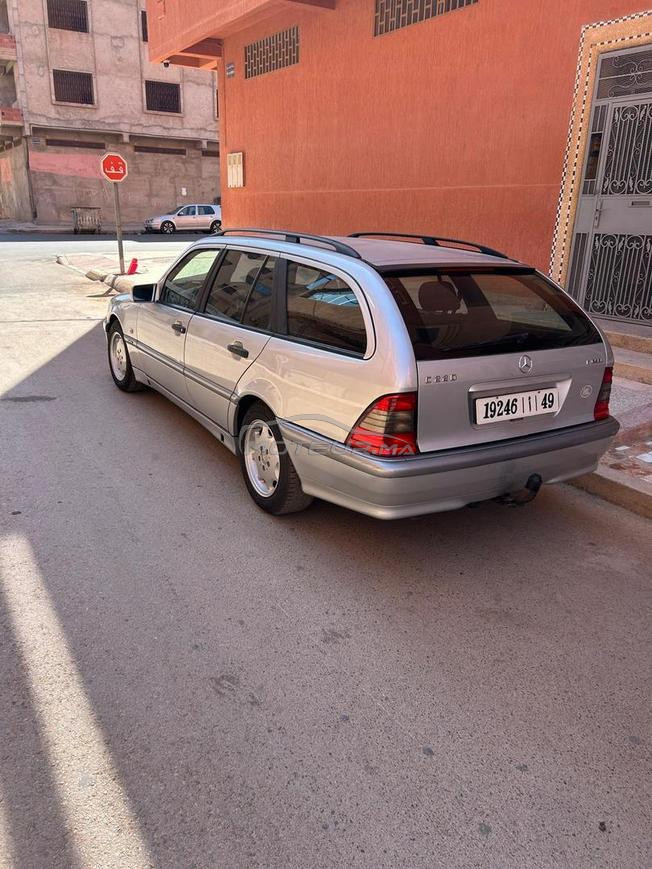 Mercedes-Benz 220 Diesel Manuelle 1997 à Berkane