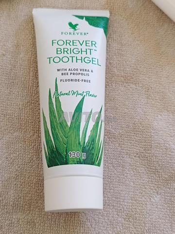 معجون أسنان Forever Bright بجل الألوفيرا و العكبر