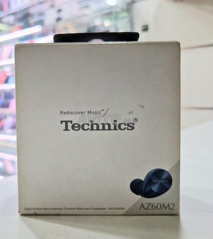 سماعات بلوتوث لاسلكية من تكنيكس زرقاء