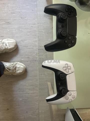 ps5 avec 2 manettes 4 des jeux et abonnement  - 2