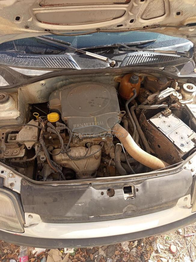 Renault Clio 2 campus ba9a n9iya 