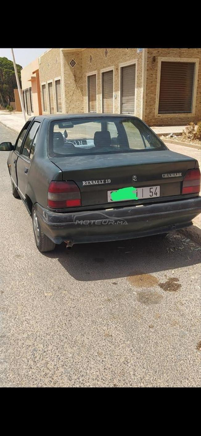 .. سيارة للبيع فيها موطور نقي  r19 