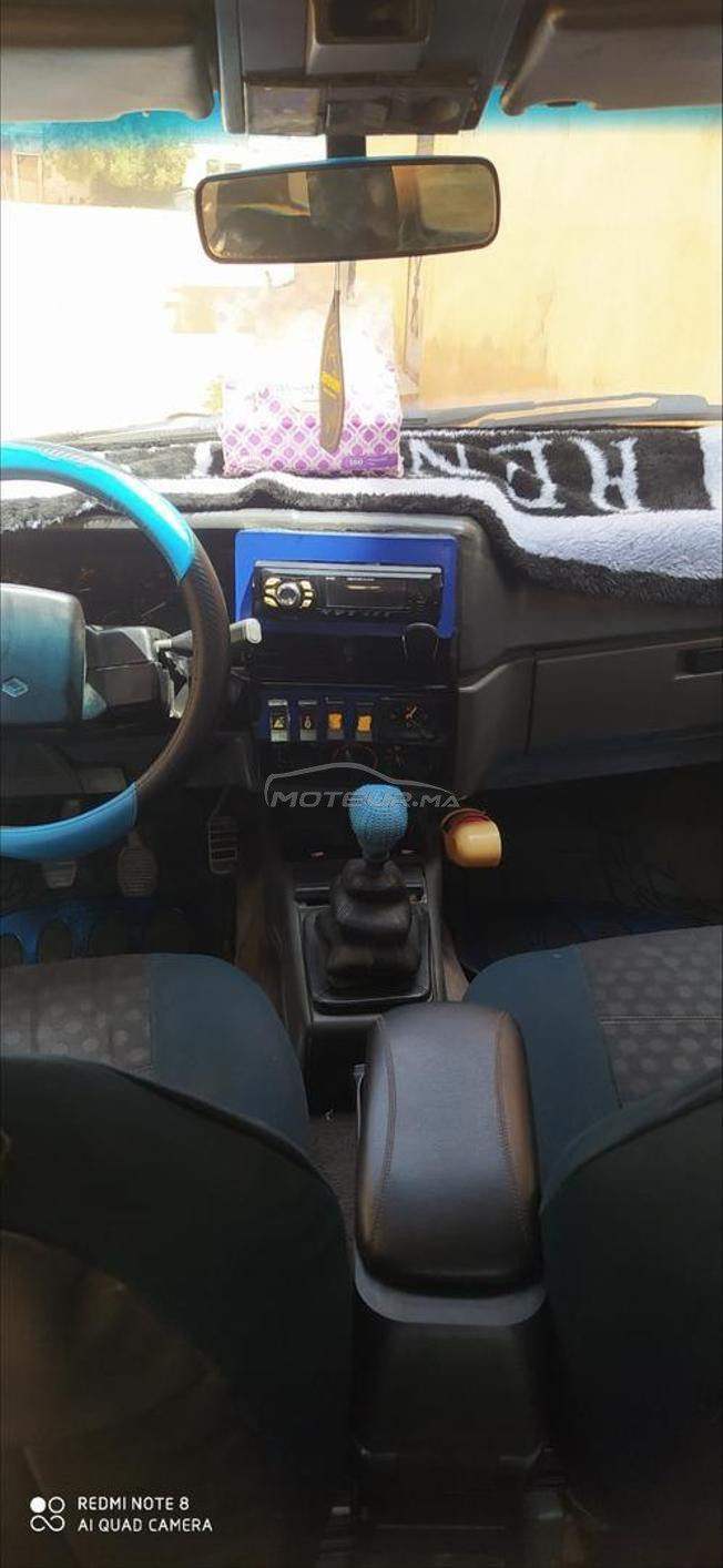 .. سيارة للبيع فيها موطور نقي  r19 