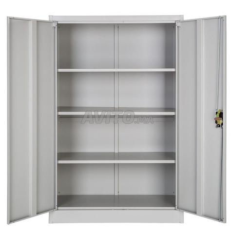 armoire métallique avec porte battantes