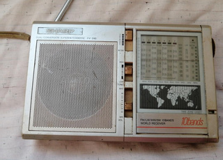 Radio très ancienne à vendre SHARP